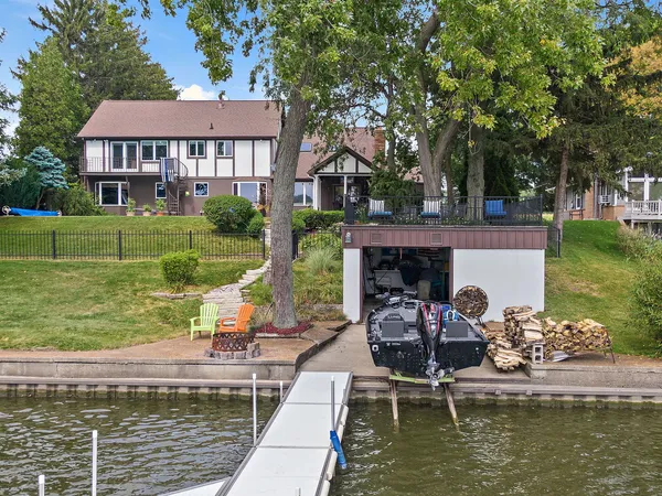 $689,000 | 1606 Gregden Shores Drive, Sterling, IL 61081