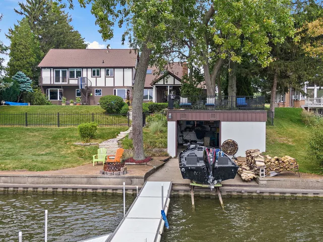 $689,000 | 1606 Gregden Shores Drive, Sterling, IL 61081