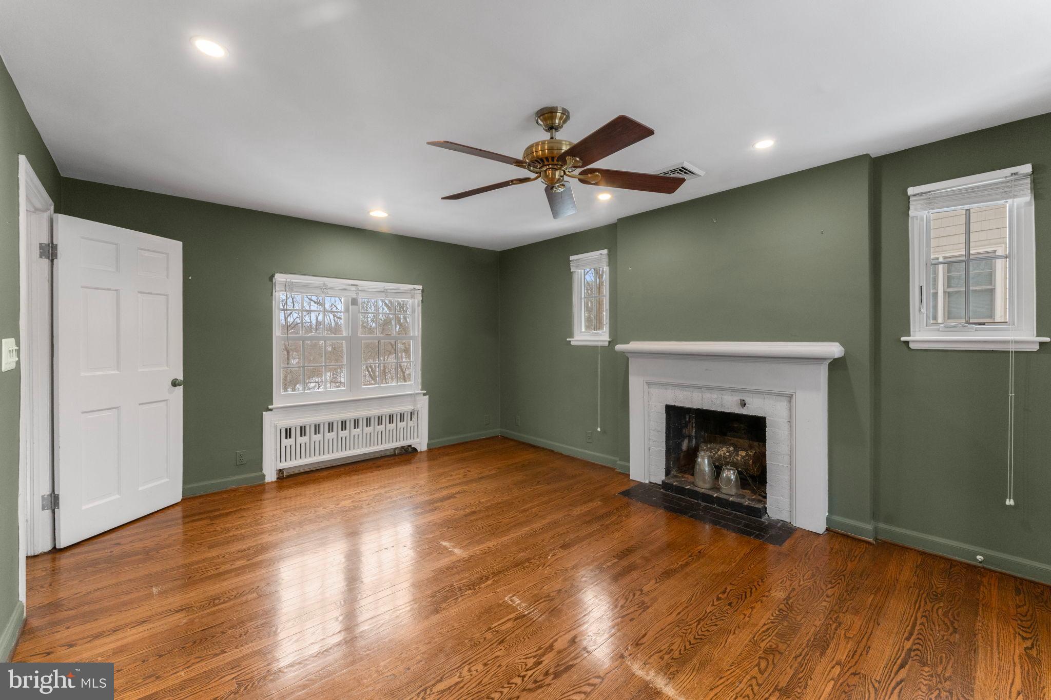 3207 Circle Hill Road Alexandria, VA 22305 - Photo 30 of 51 Inviting space with rich hardwood floors.