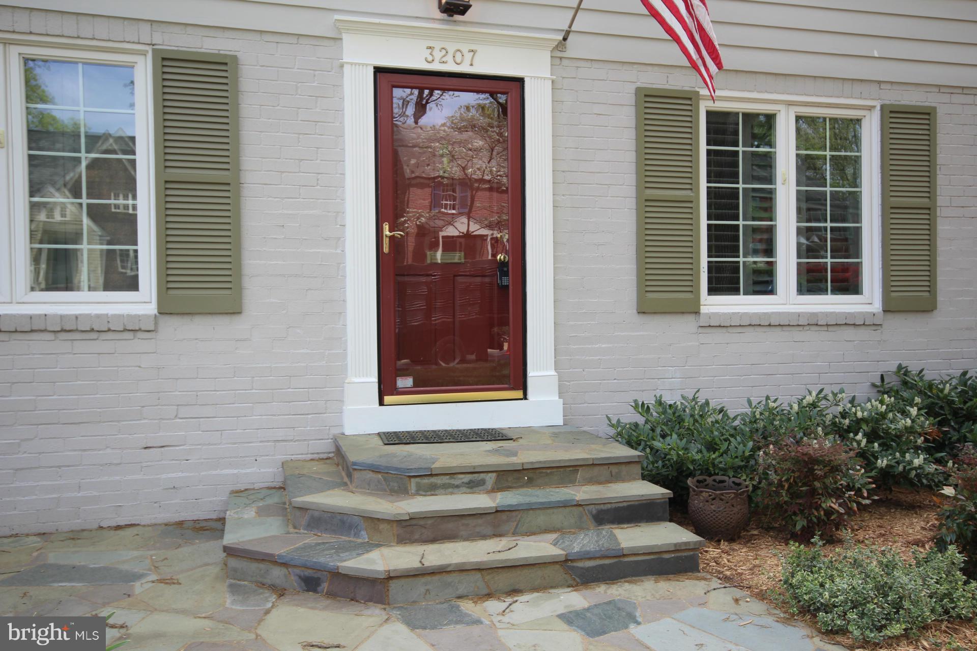 3207 Circle Hill Road Alexandria, VA 22305 - Photo 5 of 51 Exterior (Front)