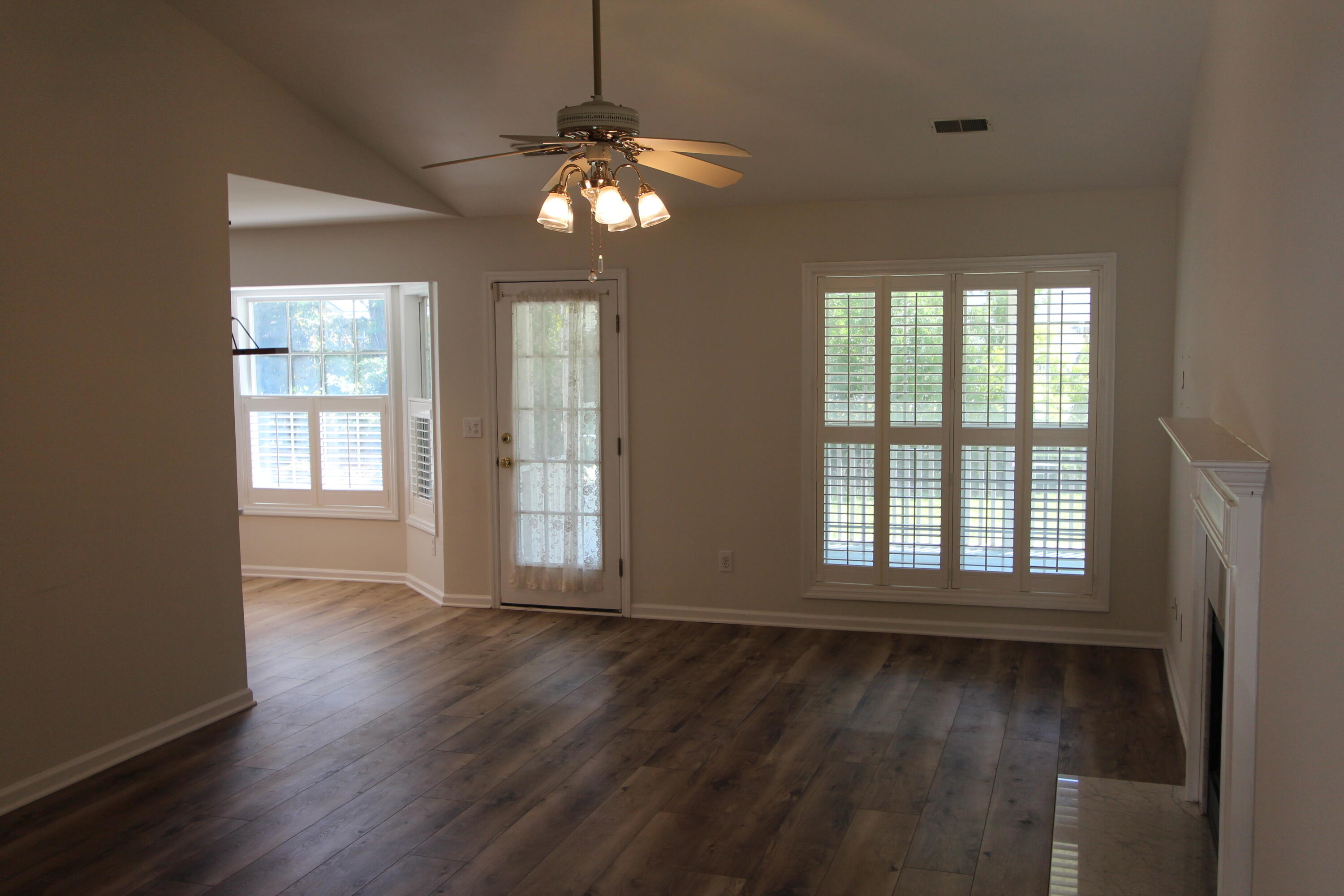 744 Ginglis Way Mount Pleasant, SC 29464 - Photo 3 of 13 IMG_0485