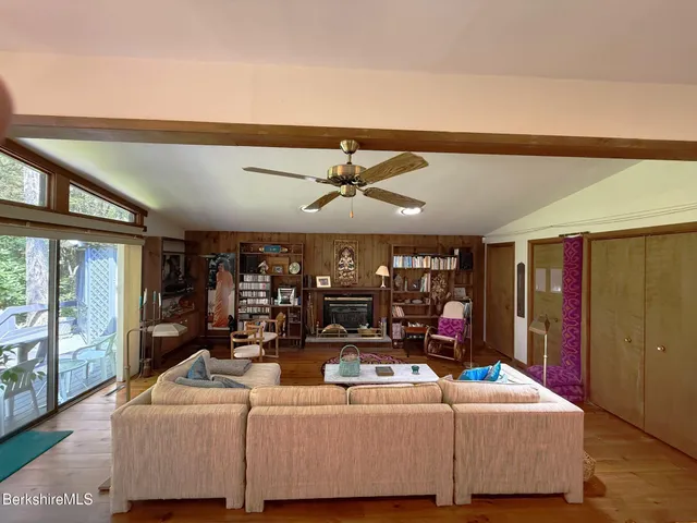 a room with furniture and a ceiling fan
