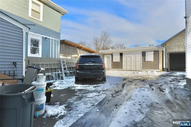 a front view of house with yard