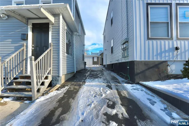 a view of a house with a tub