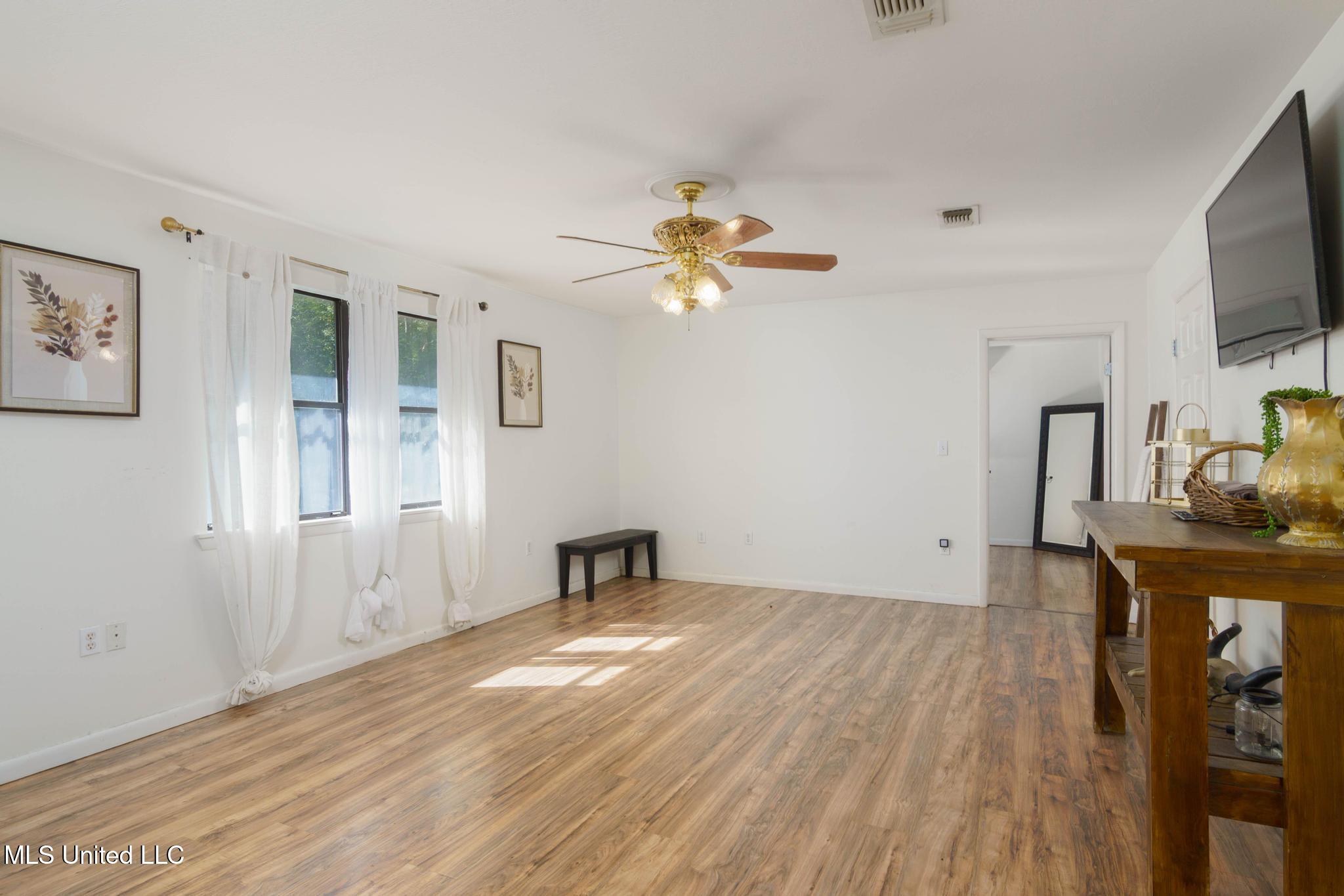 193 Lott Town Road Hattiesburg, MS 39402 - Photo 7 of 18 193 Lott Town Road-7