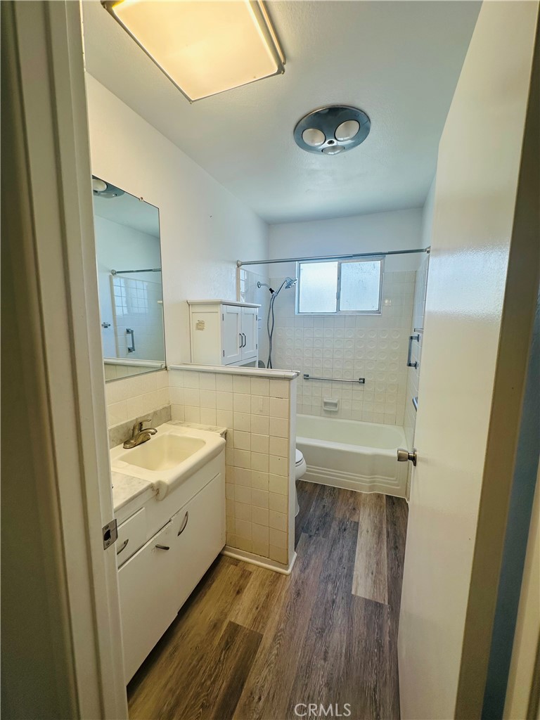 28940 Carmel Road Menifee, CA 92586 - Photo 18 of 29 Hall bathroom.