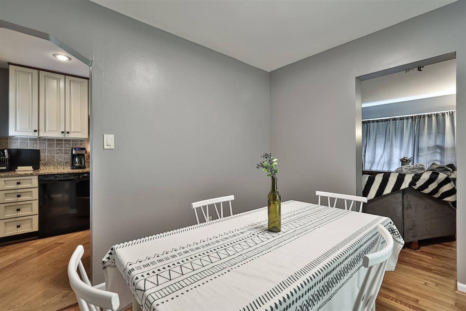 216 Ridgeway Road Cincinnati, OH 45216 - Photo 11 of 30