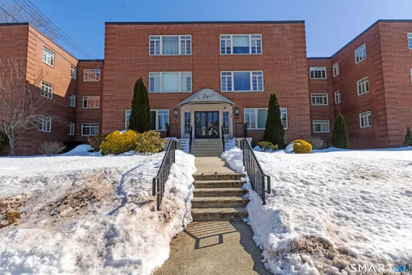 $290,000 | 30 Outlook Avenue, Unit 104, West Hartford, CT 06119