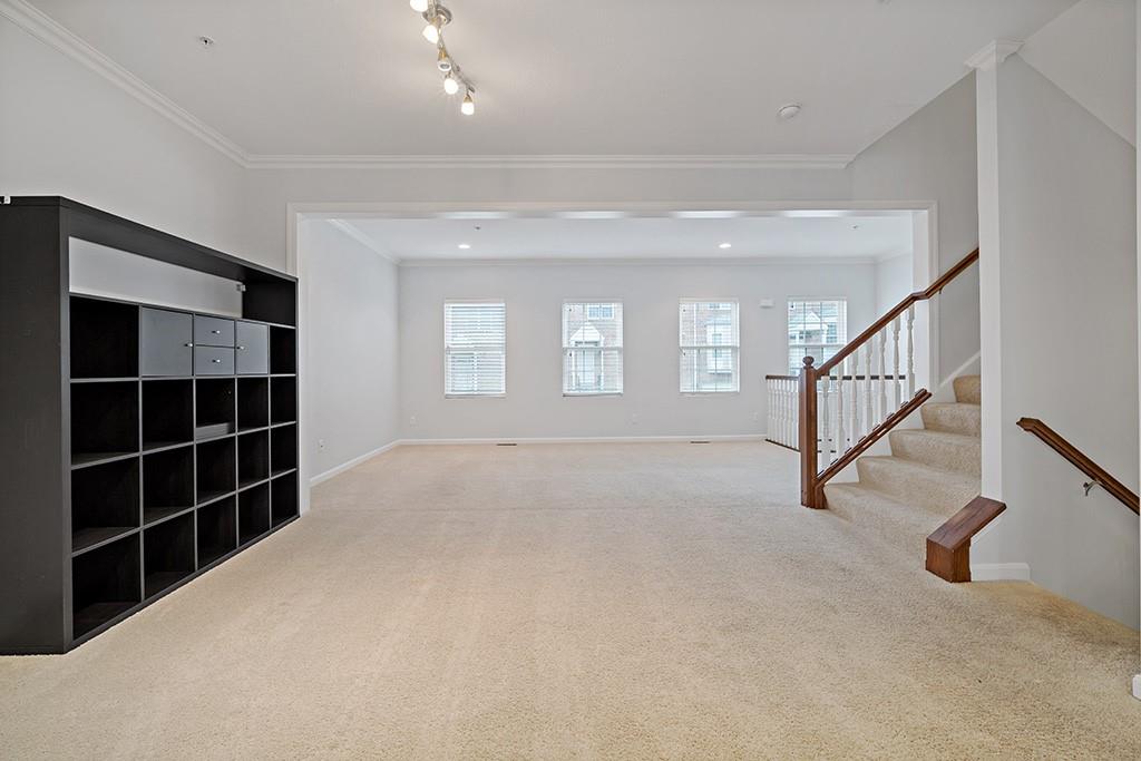 832 Highpointe Circle Pittsburgh, PA 15220 - Photo 6 of 25