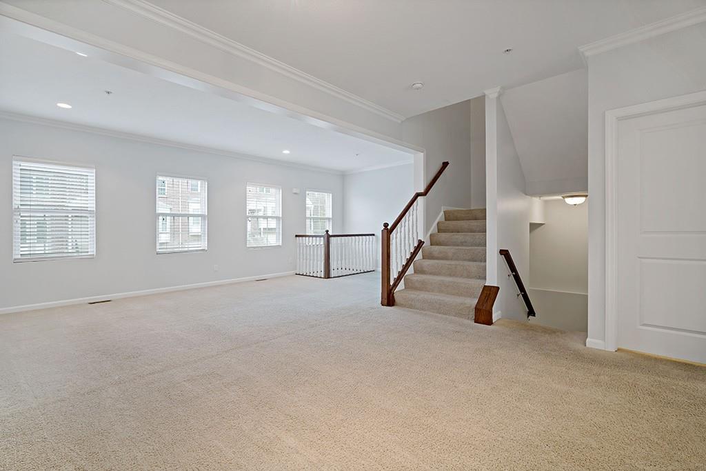 832 Highpointe Circle Pittsburgh, PA 15220 - Photo 8 of 25