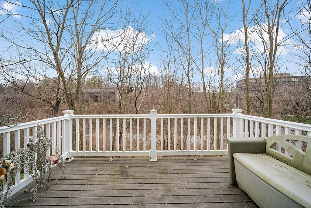 832 Highpointe Circle Pittsburgh, PA 15220 - Photo 10 of 25