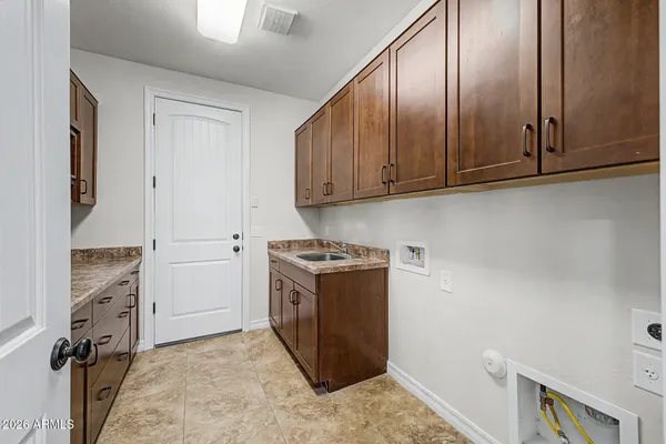 $749,800 | 2559 East Penedes Drive, Gilbert, AZ 85298