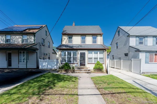 $848,000 | 89-67 218th Place | Queens Village