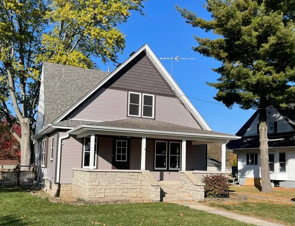 $389,900 | 903 South Main Street, Yorkville, IL 60560
