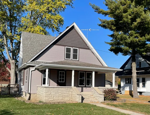 $399,500 | 903 South Main Street, Yorkville, IL 60560