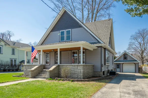 $389,900 | 903 South Main Street, Yorkville, IL 60560