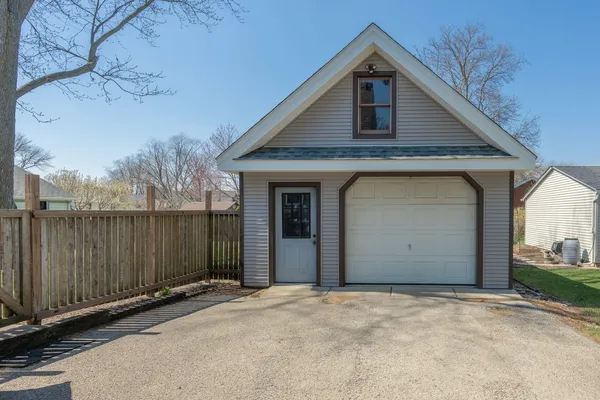$389,900 | 903 South Main Street, Yorkville, IL 60560