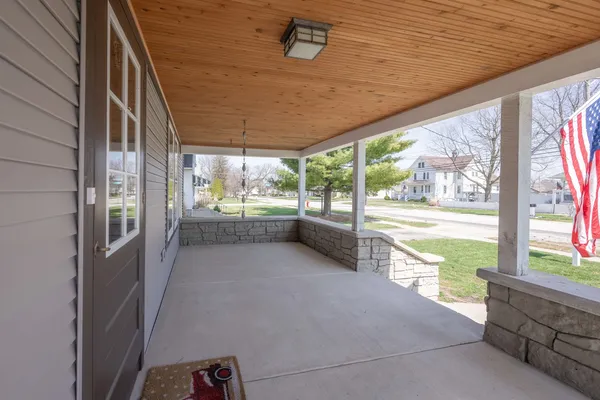 $389,900 | 903 South Main Street, Yorkville, IL 60560