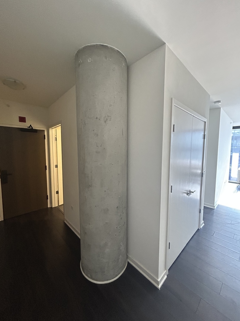 730 West Couch Place, Unit 1805 Chicago, IL 60661 - Photo 9 of 9 a view of empty room