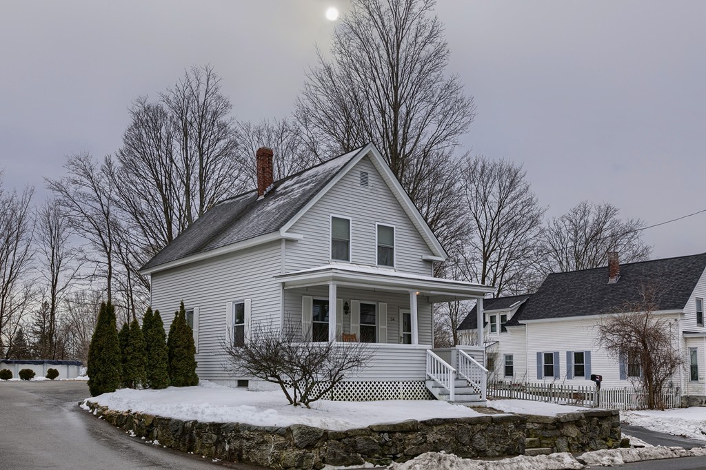 36 West Meadow Road Lowell, MA 01854 - Photo 2 of 20 Gallery Image 2