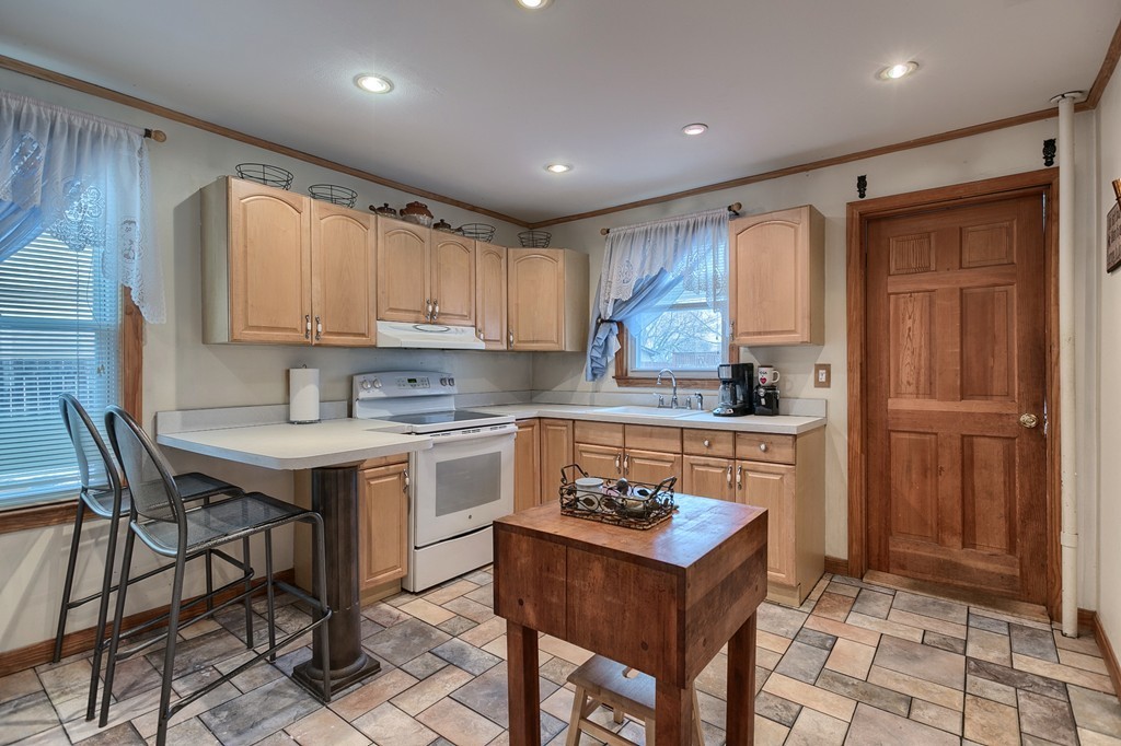 36 West Meadow Road Lowell, MA 01854 - Photo 5 of 20 Gallery Image 5