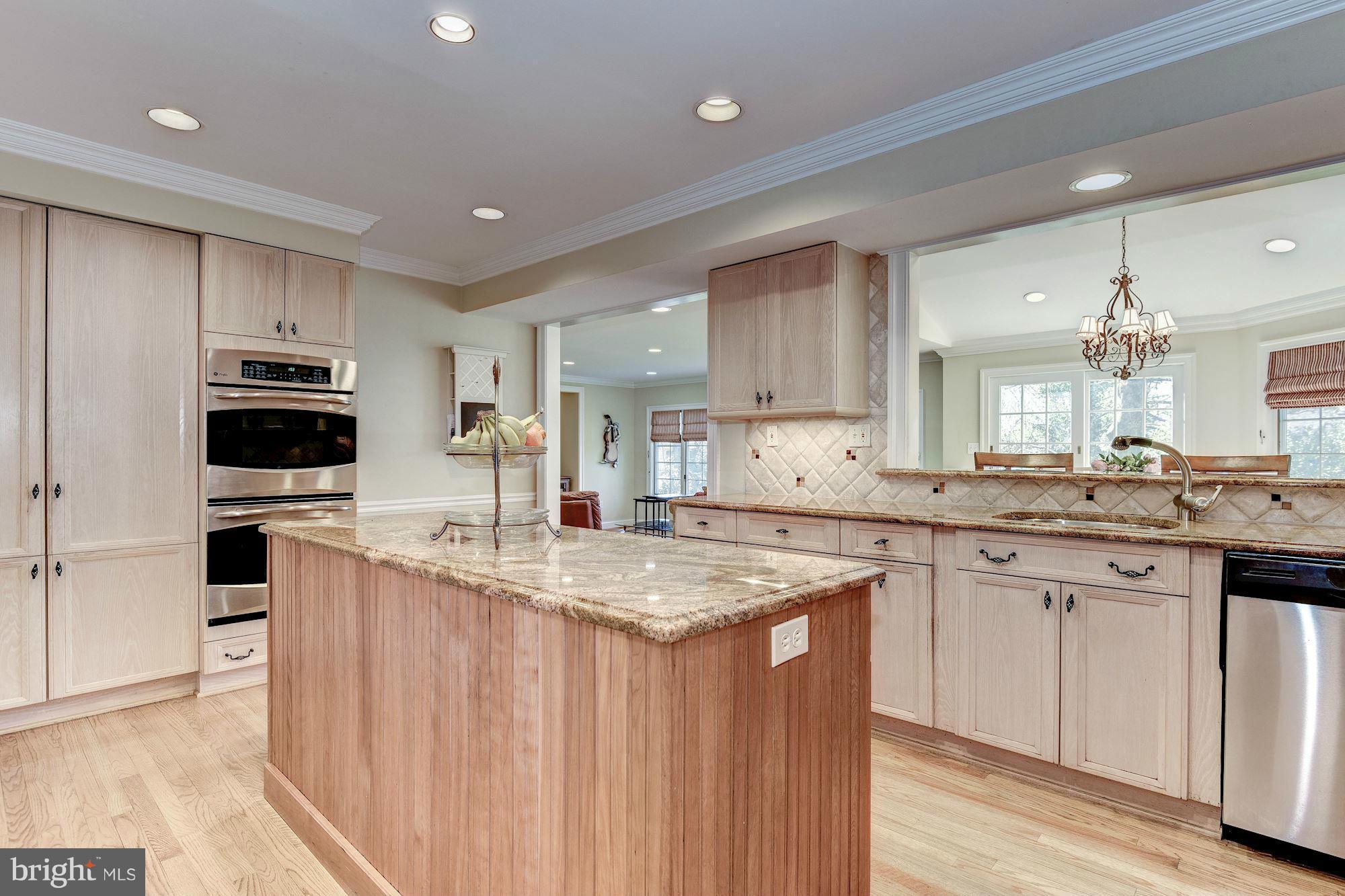 10814 Old Coach Road Potomac, MD 20854 - Photo 13 of 29 Kitchen