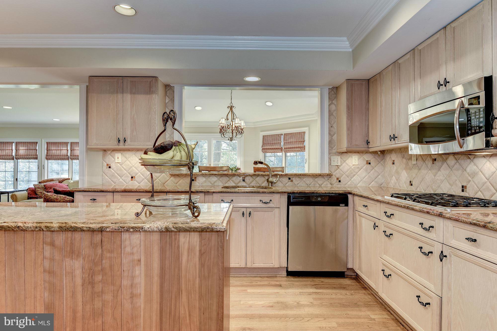 10814 Old Coach Road Potomac, MD 20854 - Photo 15 of 29 Kitchen
