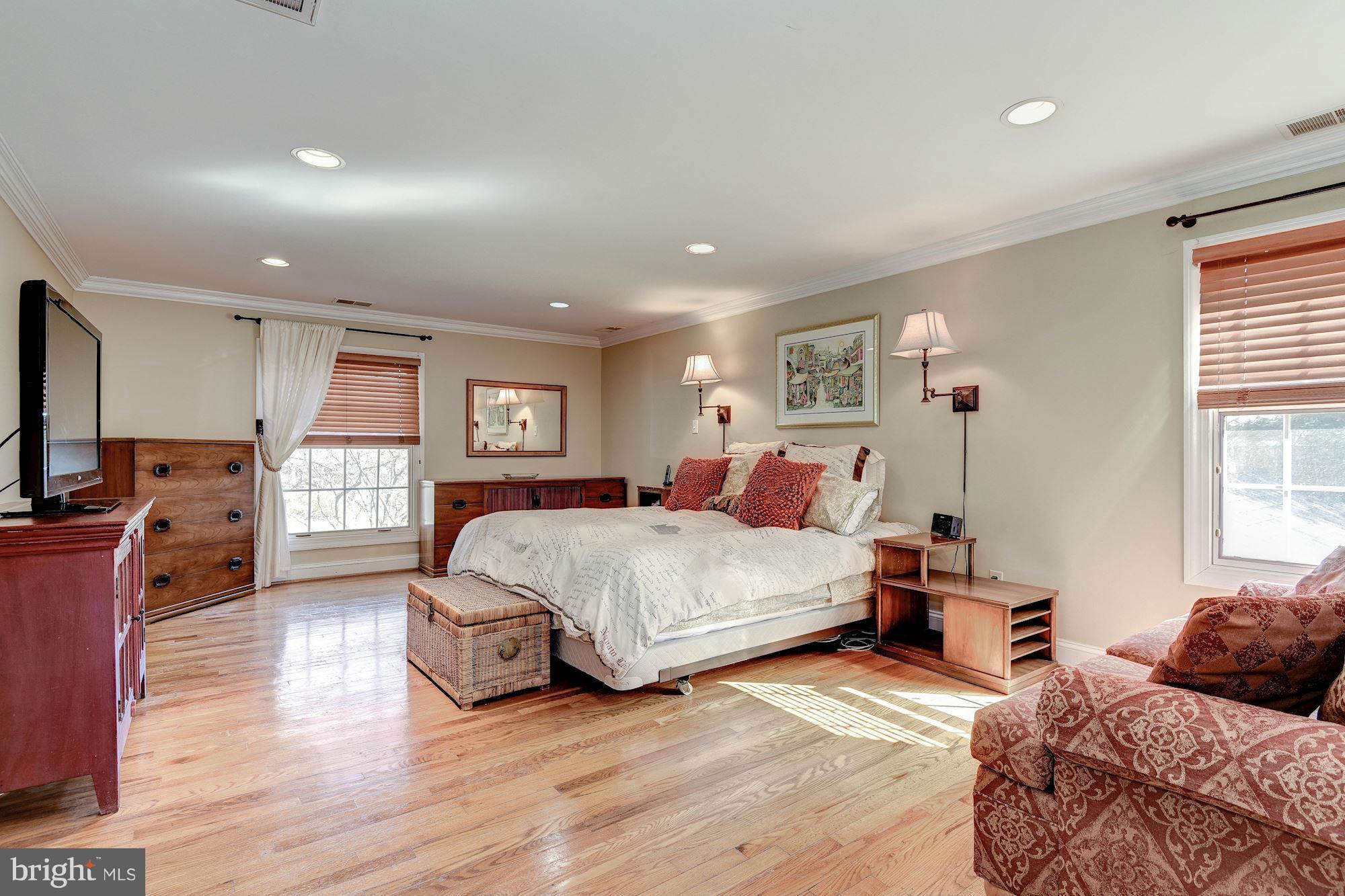 10814 Old Coach Road Potomac, MD 20854 - Photo 16 of 29 Bedroom (Master)