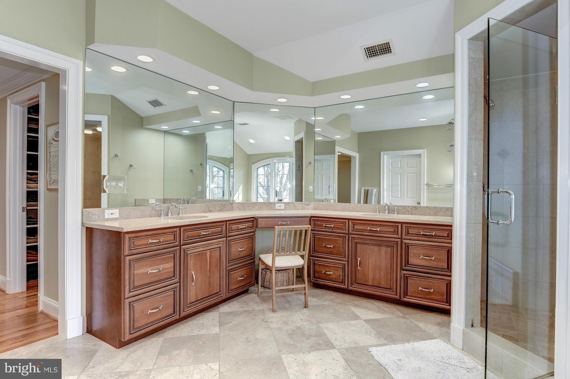 10814 Old Coach Road Potomac, MD 20854 - Photo 19 of 29 Bath (Master)