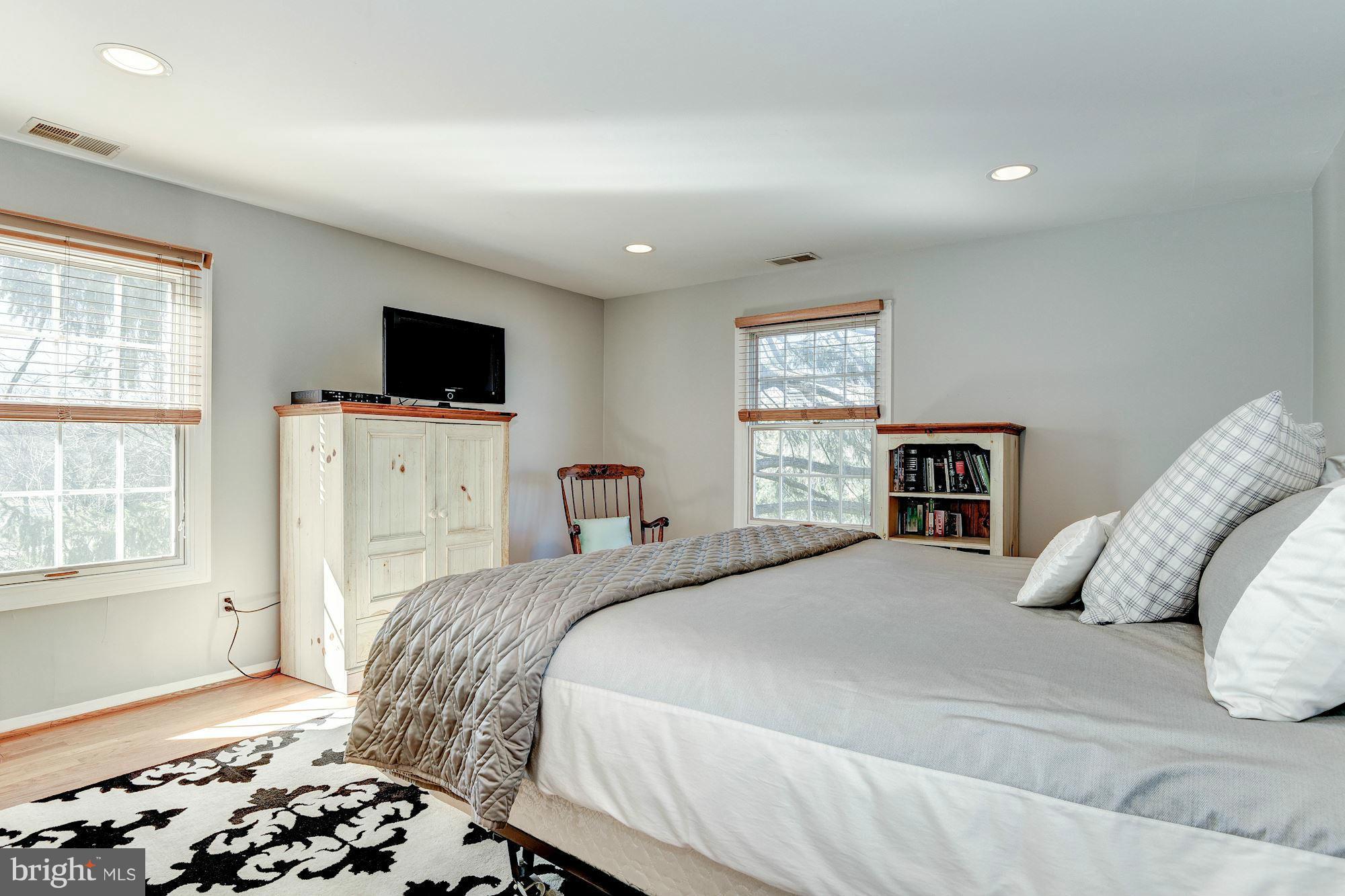 10814 Old Coach Road Potomac, MD 20854 - Photo 20 of 29 Bedroom