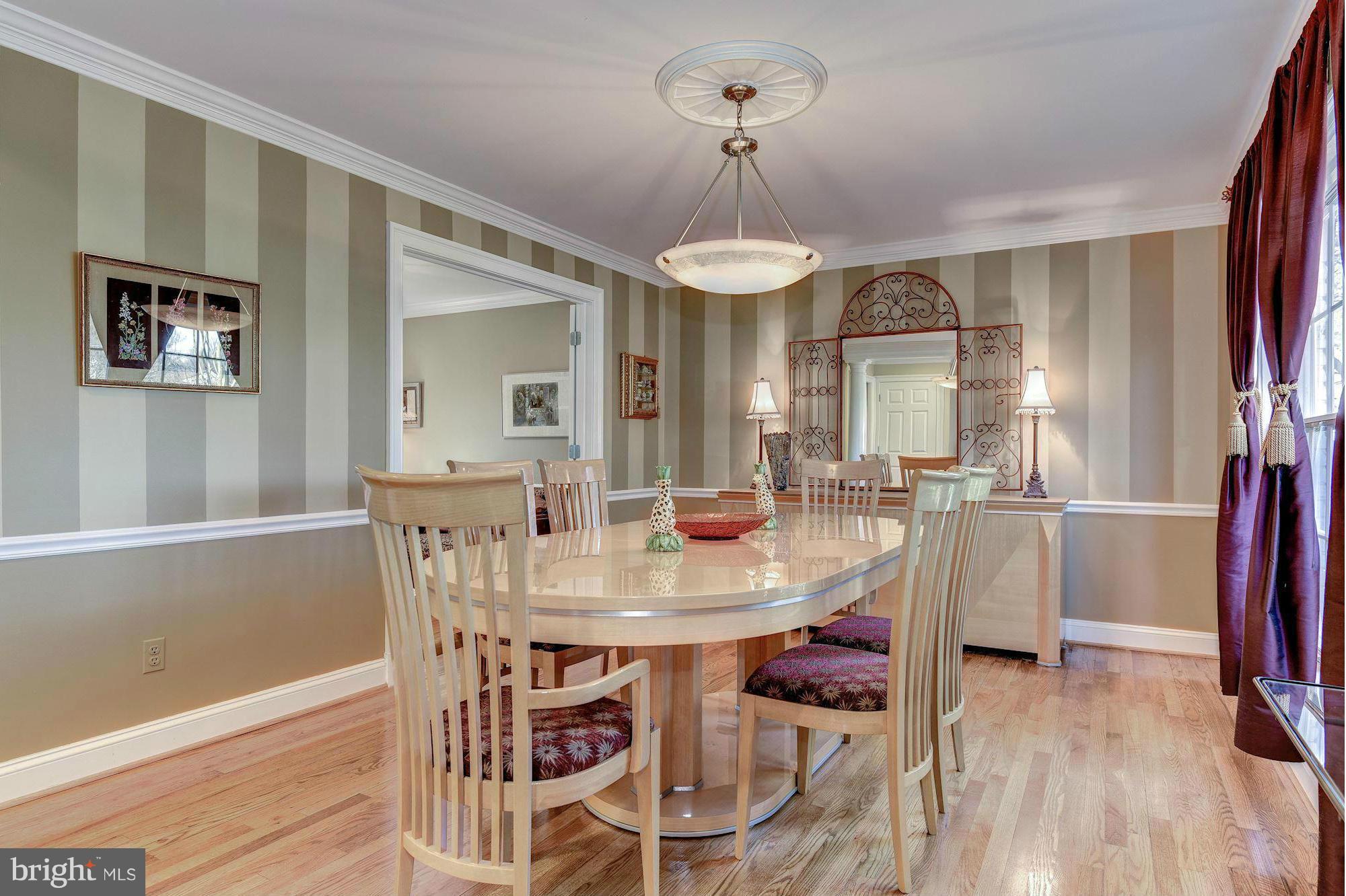 10814 Old Coach Road Potomac, MD 20854 - Photo 6 of 29 Dining Room