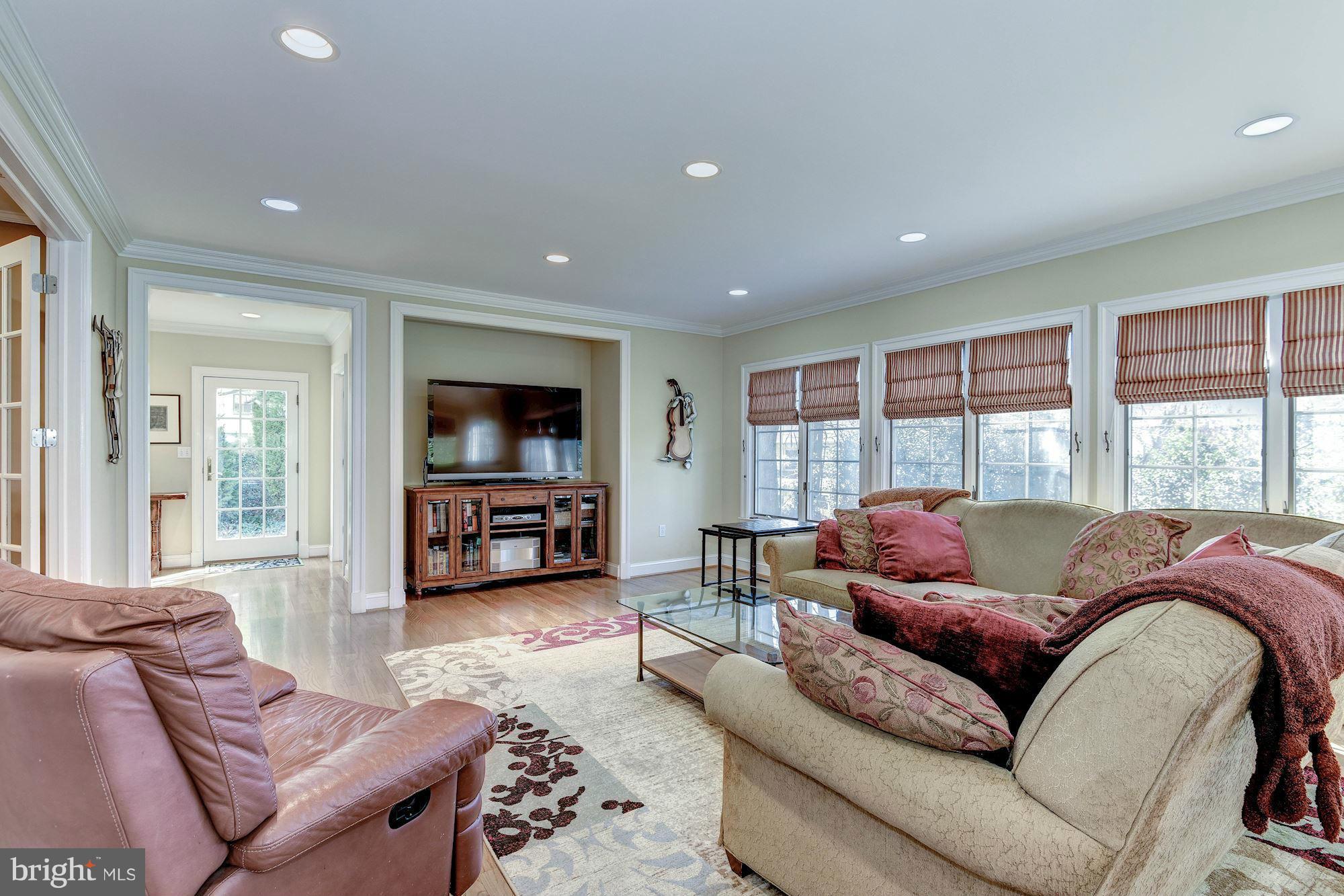 10814 Old Coach Road Potomac, MD 20854 - Photo 8 of 29 Family Room