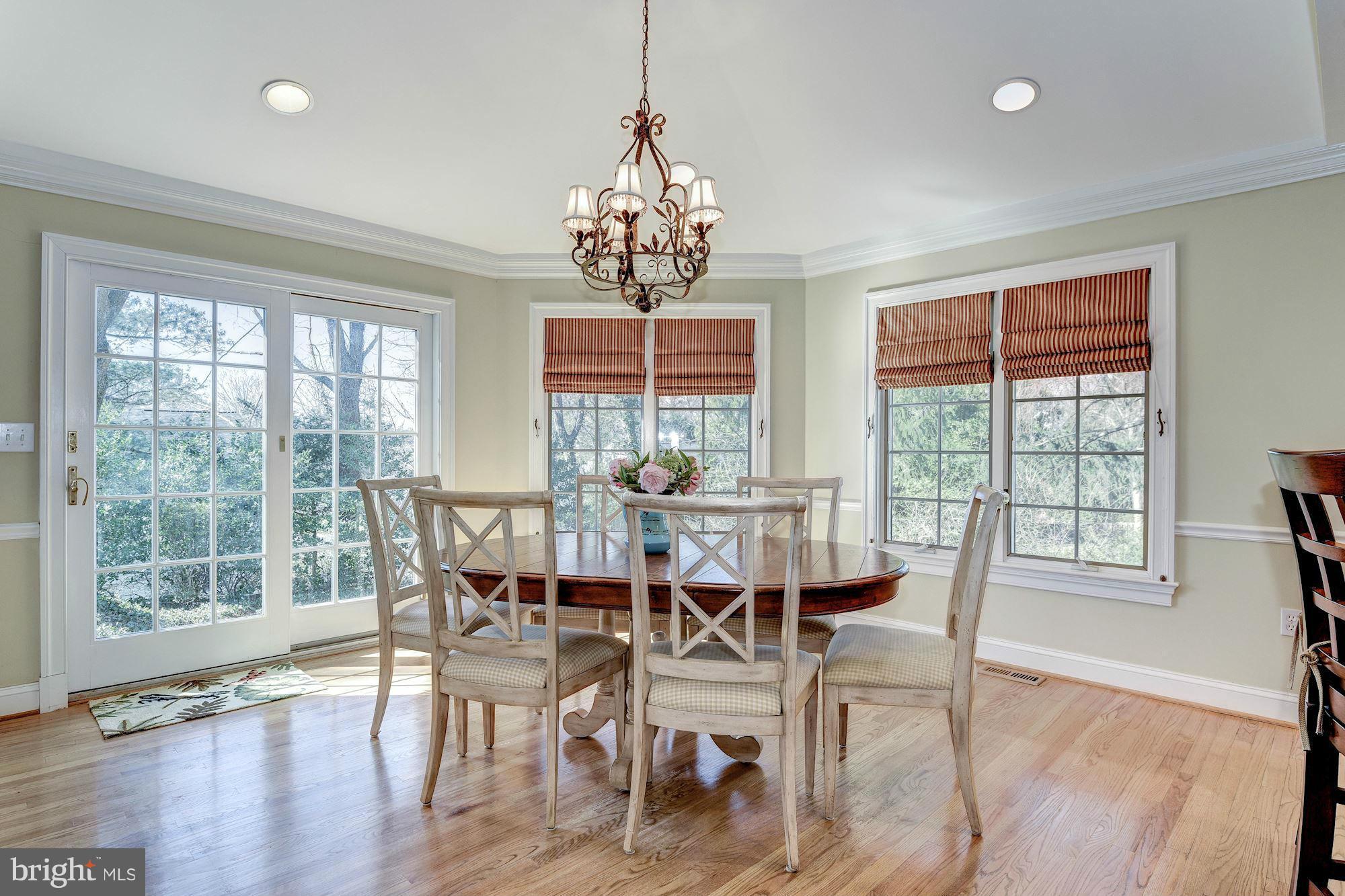 10814 Old Coach Road Potomac, MD 20854 - Photo 10 of 29 Family Room