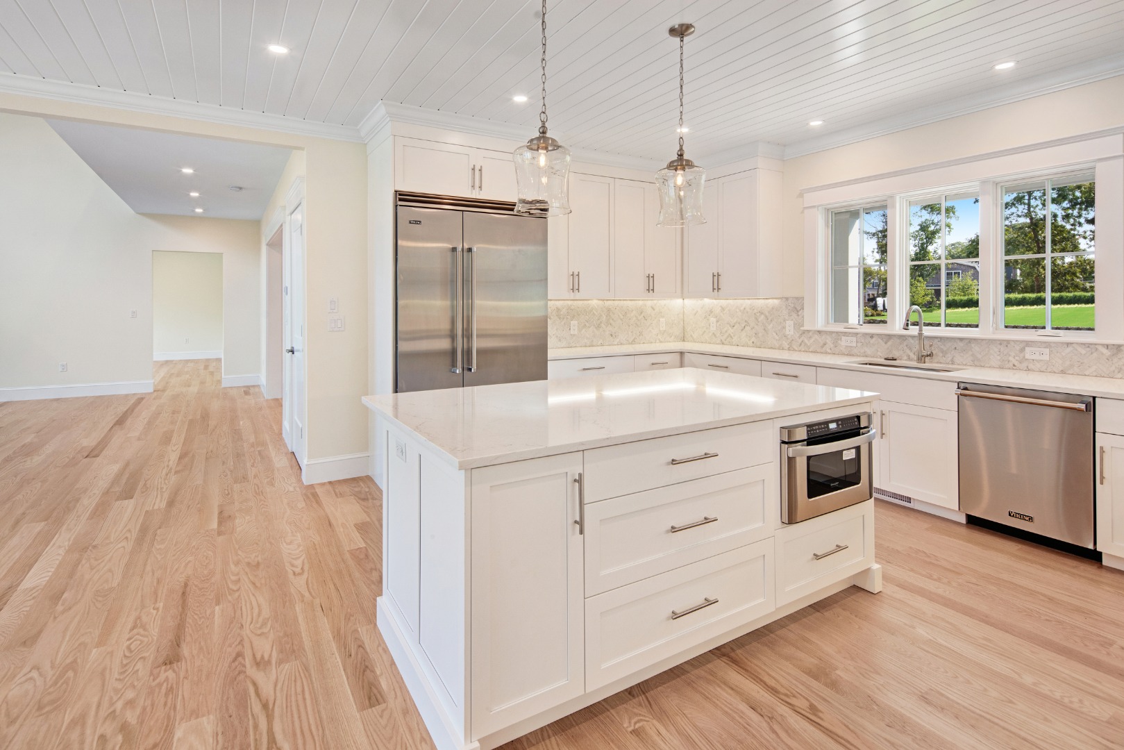 1 Wilsons Lane Edgartown, MA 02539 - Photo 5 of 18 a kitchen with a stove a sink and a refrigerator