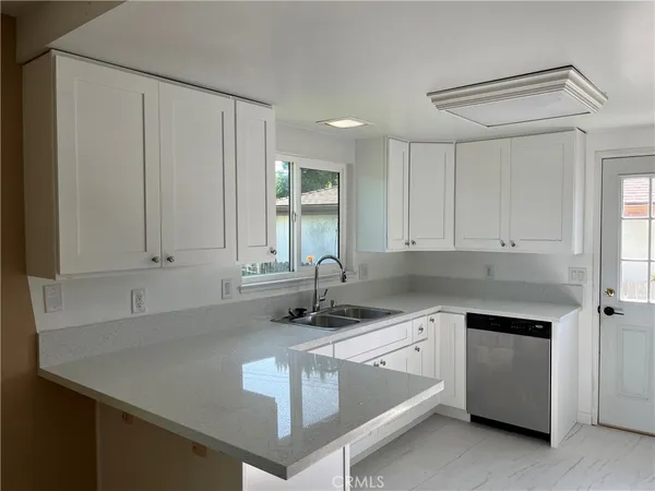 $5,900 | 9352 Mokihana Drive, Huntington Beach, CA 92646