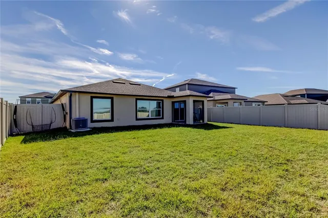 a view of a house with backyard and garden