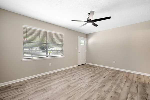 $199,900 | 207 Oglesby Avenue, Crestview, FL 32536