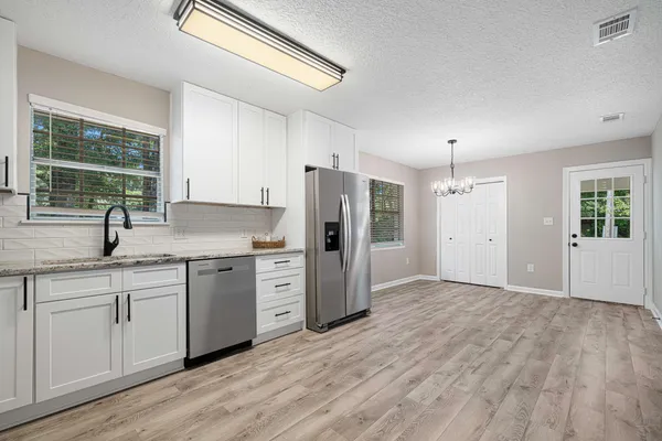 $199,900 | 207 Oglesby Avenue, Crestview, FL 32536