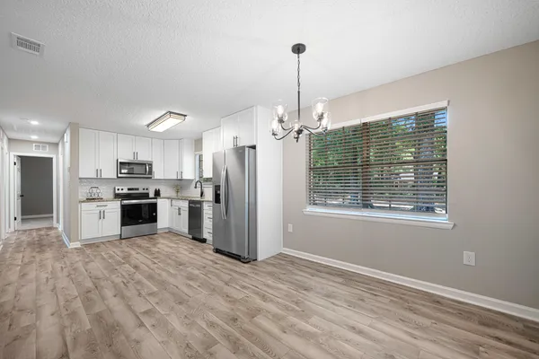 $199,900 | 207 Oglesby Avenue, Crestview, FL 32536