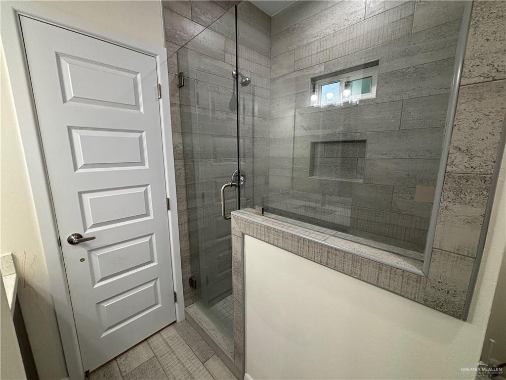 212 Lauryn Drive, Unit 3 San Juan, TX 78589 - Photo 9 of 27 a bathroom with a shower