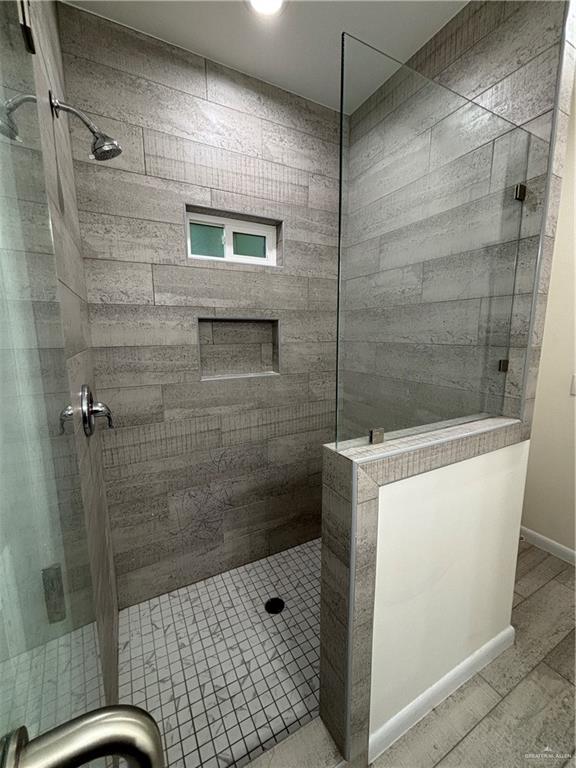 212 Lauryn Drive, Unit 3 San Juan, TX 78589 - Photo 10 of 27 a bathroom with a shower