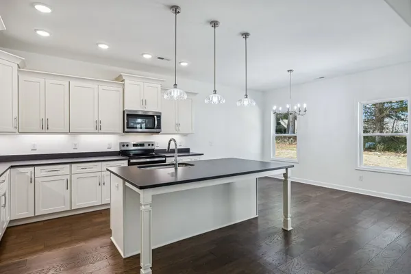 $549,900 | 281 Estates Drive, Smithville, TN 37166