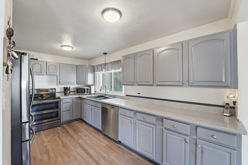 272 Prospect Avenue West Springfield, MA 01089 - Photo 9 of 39