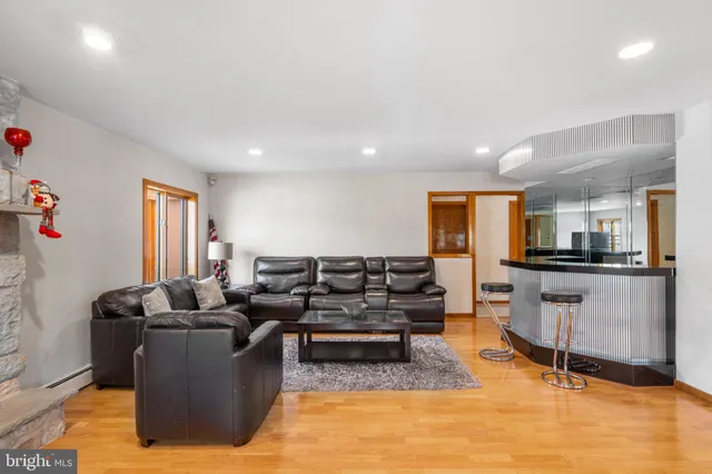 $1,099,000 | 509 Long Lane, Huntingdon Valley, PA 19006