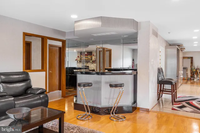 $1,099,000 | 509 Long Lane, Huntingdon Valley, PA 19006