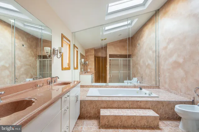 $1,099,000 | 509 Long Lane, Huntingdon Valley, PA 19006