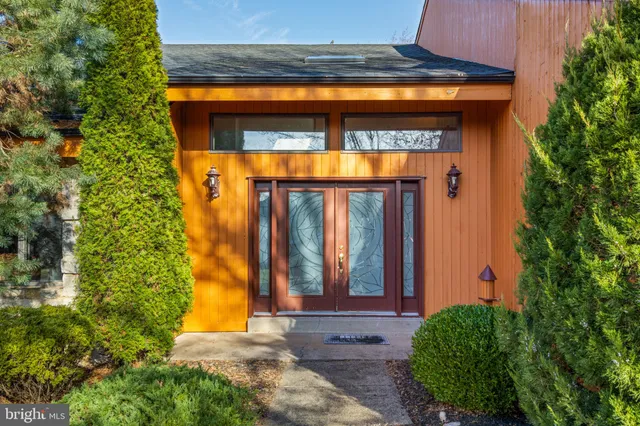 $1,099,000 | 509 Long Lane, Huntingdon Valley, PA 19006