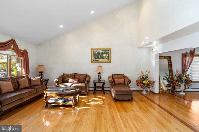 $1,099,000 | 509 Long Lane, Huntingdon Valley, PA 19006