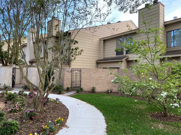 $3,200 | 12625 Memorial Drive, Unit 137, Houston, TX 77024