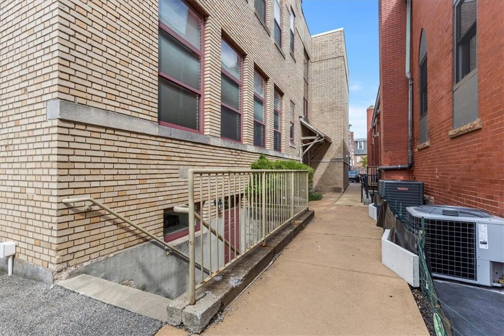 1822 Harcum Way, Unit 1 Pittsburgh, PA 15203 - Photo 33 of 39